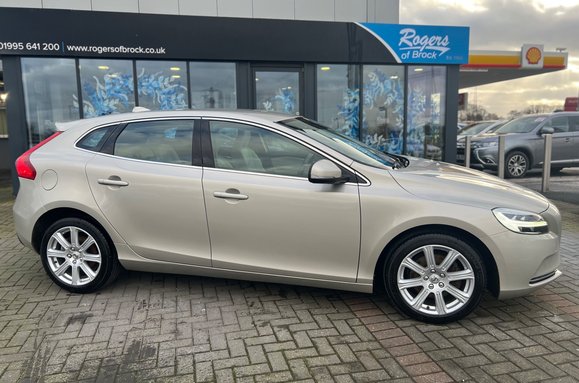 Volvo V40 2.0 T3 INSCRIPTION 7