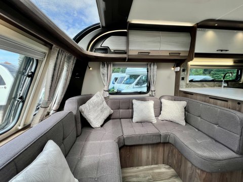Coachman Lusso II  15