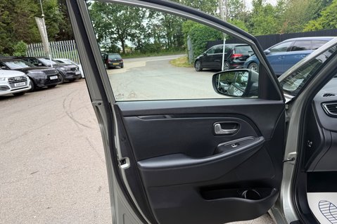 Kia Carens 3 SAT NAV ECODYNAMICS CRDI - PAN ROOF -7 SEATS -LEATHER - CRUISE -NEW MOT 31