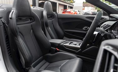 Audi R8 V10 Plus Spyder 14