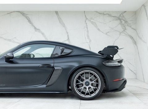 Porsche Cayman GT4 RS (718) 42
