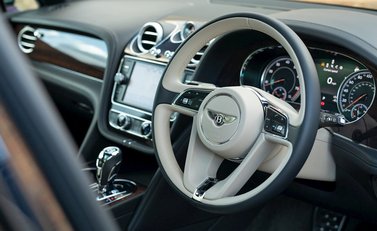 Bentley Bentayga V8 11