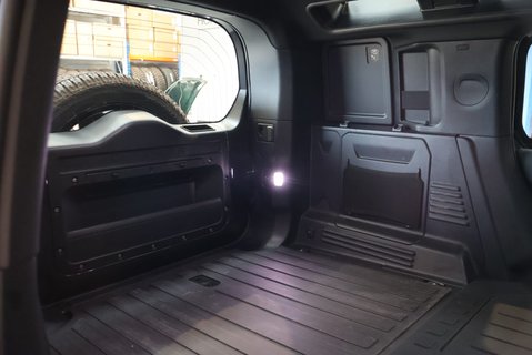 Land Rover Defender 110 2023 D300 HARD TOP X-DYNAMIC  23