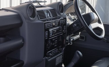 Land Rover Defender 90 Autobiography Edition 17