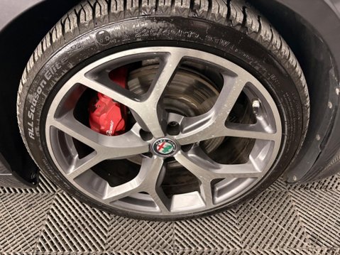 Alfa Romeo Giulia 2.0T Veloce Auto Euro 6 (s/s) 4dr 40