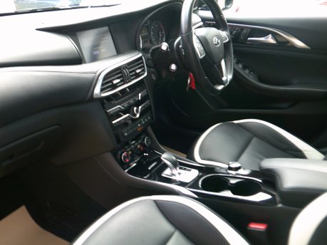 Infiniti Q30 SPORT TECH only 32,000 MILES FROM NEW 17