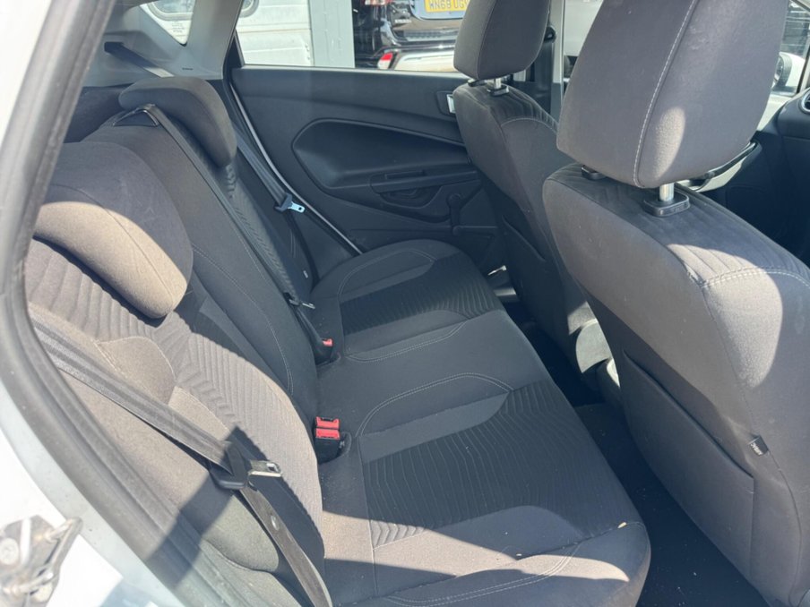 2015 Ford Fiesta — image 18