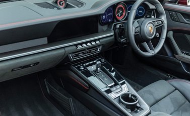 Porsche 911 Carrera GTS Cabriolet (992) 12