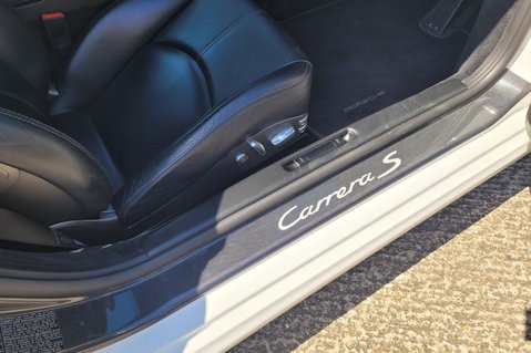 Porsche 911 CARRERA 2S 32