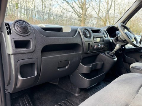 Renault Master 2.3 dCi 35 Business Panel Van 5dr Diesel Manual FWD LWB Medium Roof Euro 6 32