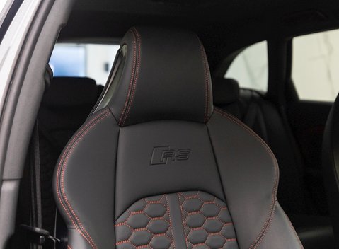 Audi RS4 Avant Carbon Edition 11