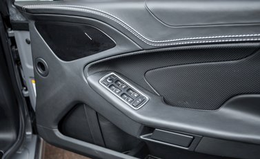 Aston Martin Vanquish Volante 21