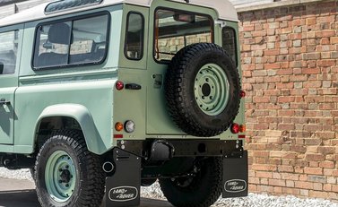 Land Rover Defender 90 Heritage 22