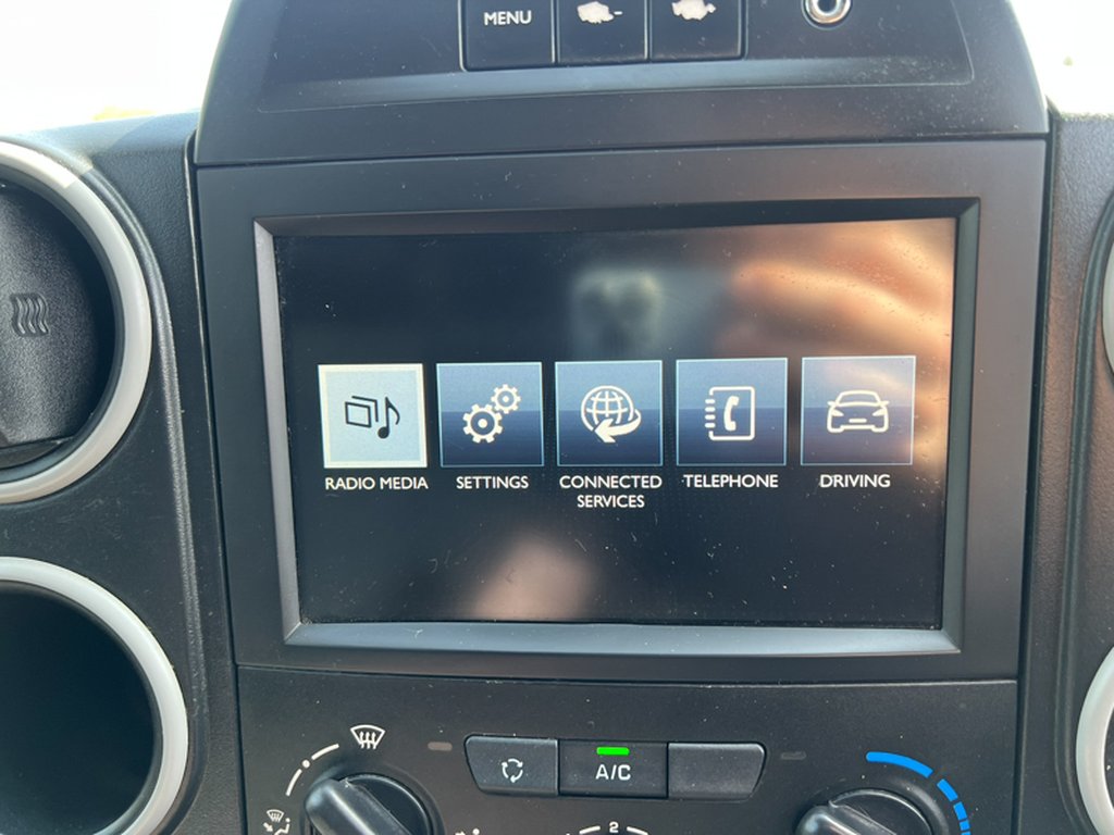 2017 Peugeot PartnerSWB L1H1 Low Roof Professional Air Con EURO 6 NO V — thumbnail 32 of 51