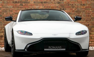 Aston Martin V8 Vantage 1