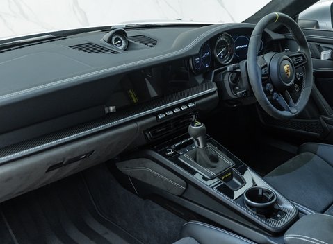 Porsche 911 GT3 RS (992) 21