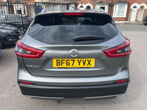 Nissan Qashqai 1.2 DIG-T N-Connecta Euro 6 (s/s) 5dr 5