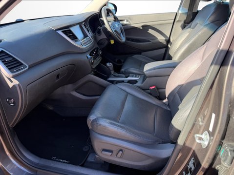 Hyundai TUCSON 2.0 CRDi Premium 5dr AWD Auto 2
