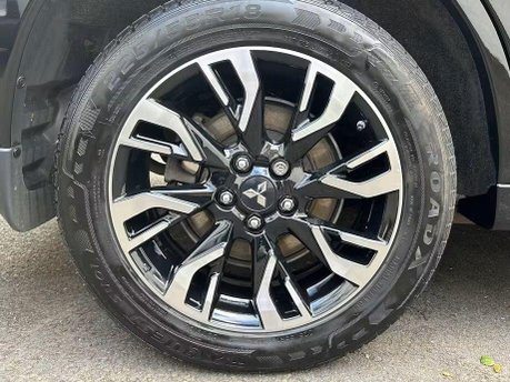 Mitsubishi Outlander 2.0h 12kWh 5h SUV 5dr Petrol Plug-in Hybrid CVT 4WD Euro 6 (s/s) (200 ps) 9