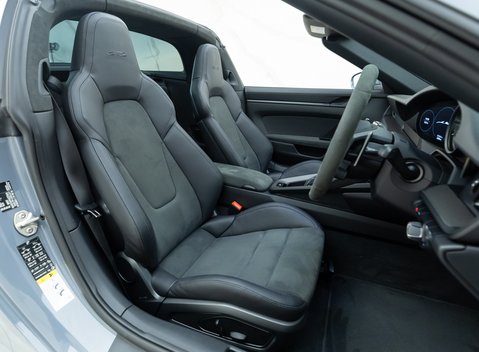 Porsche 911 Targa 4 GTS (992) 13