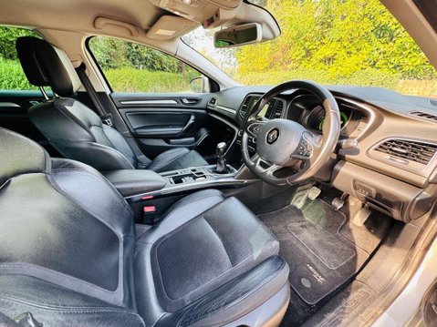 Renault Megane 1.6 dCi Signature Nav Hatchback 5dr Diesel Manual Euro 6 (s/s) (130 ps) 14