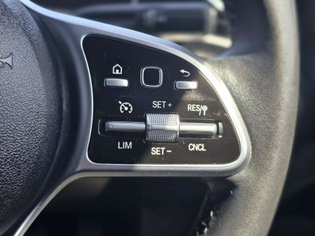 Mercedes-Benz A Class 1.5 A180d Sport (Premium) Hatchback 5dr Diesel 7G-DCT Euro 6 (s/s) (116 ps) 28