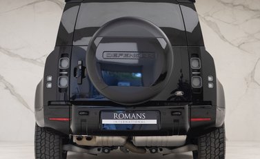 Land Rover Defender 110 X-Dynamic S D250 5