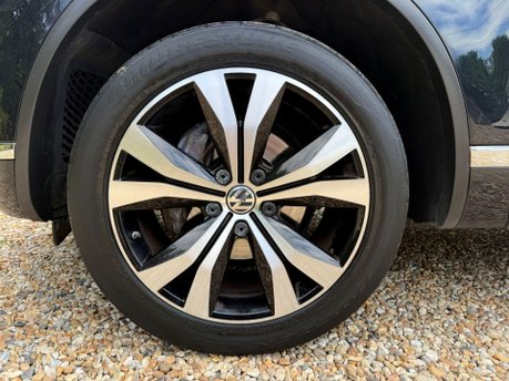 Volkswagen Touareg 3.0 TDI V6 BlueMotion Tech R-Line Tiptronic 4WD Euro 6 (s/s) 5dr 14