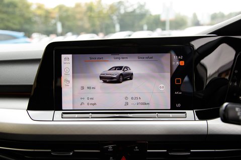 Volkswagen Golf LIFE TSI 30