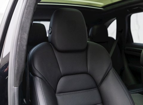 Porsche Cayenne Turbo S 11