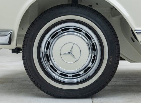 Mercedes-Benz 280 SL W113 Pagoda 45