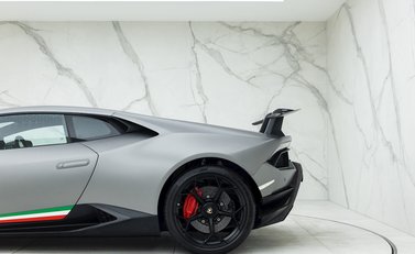 Lamborghini Huracan LP640-4 Performante 24