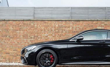 Mercedes-Benz S63 AMG Coupe 24