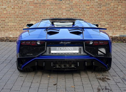 Lamborghini Aventador SV Roadster 19