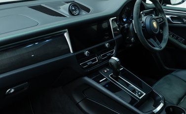 Porsche Macan GTS 21