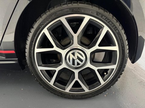 Volkswagen Up 1.0 TSI up! GTI 17