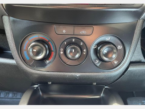Fiat Doblo 1.6 JTD MultiJet 16v N1 SX Combi Van 4dr Diesel Comfort-Matic L1 (141 g/km, 31