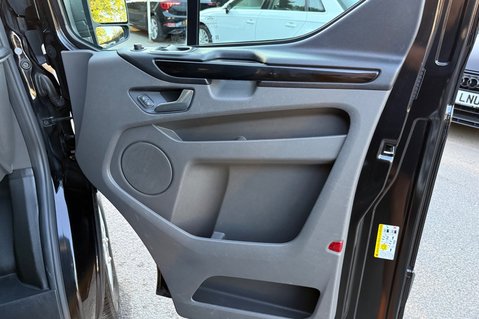 Ford Transit Custom 280 LIMITED ECOBLUE - NO VAT - 1 OWNER—FULL SERVICE HISTORY -APPLE CARPLAY  23