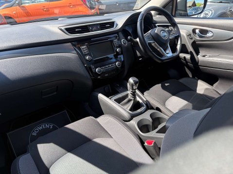 Nissan Qashqai 1.3 Qashqai N-Connecta DiG-T 5dr 36