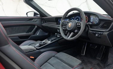 Porsche 911 Targa 4 GTS (992) 16
