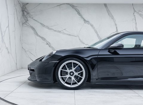Porsche 911 GT3 TOURING (992) 34