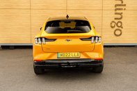 Ford Mustang Mach-E BASE 8