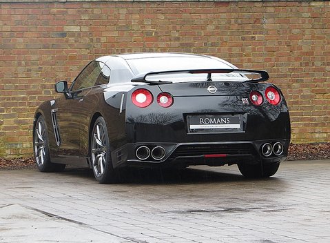 Nissan GT-R Premium Edition 13