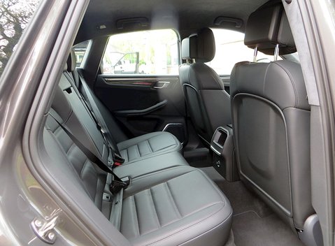 Porsche Macan Turbo 19