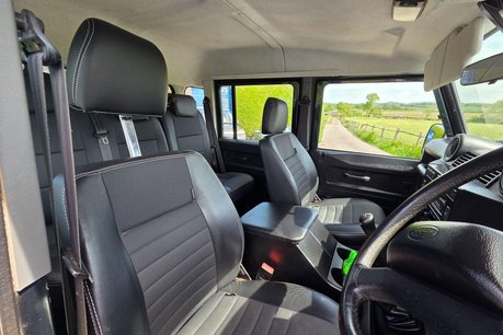 Land Rover Defender 2.2 TDCi 4WD MWB Euro 5 4dr 6