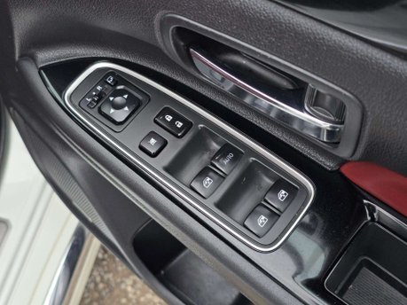 Mitsubishi Outlander 2.0h 12kWh GX5h SUV 5dr Petrol Plug-in Hybrid CVT 4WD Euro 6 (s/s) (200 ps) 29