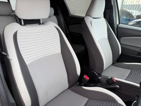 Toyota Yaris 1.33 Dual VVT-i Design Euro 6 5dr 9