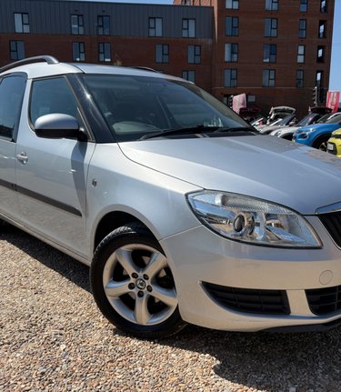 Skoda Roomster SE PLUS.7 SERVICES..IDEAL FOR DOGS, WHEELCHAIR.SUNROOF 3