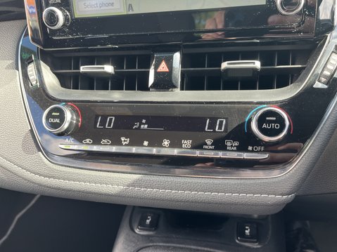 Toyota Corolla 1.8 VVT-i Hybrid Design 5dr CVT 31