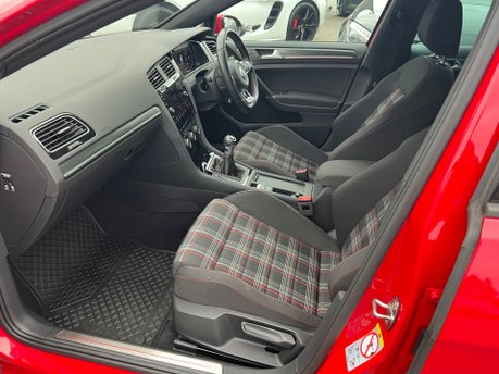 Volkswagen Golf GTI TSI 36